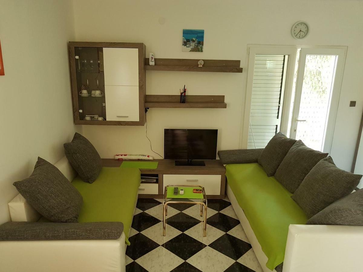 Apartment Mimosa Vir Buitenkant foto