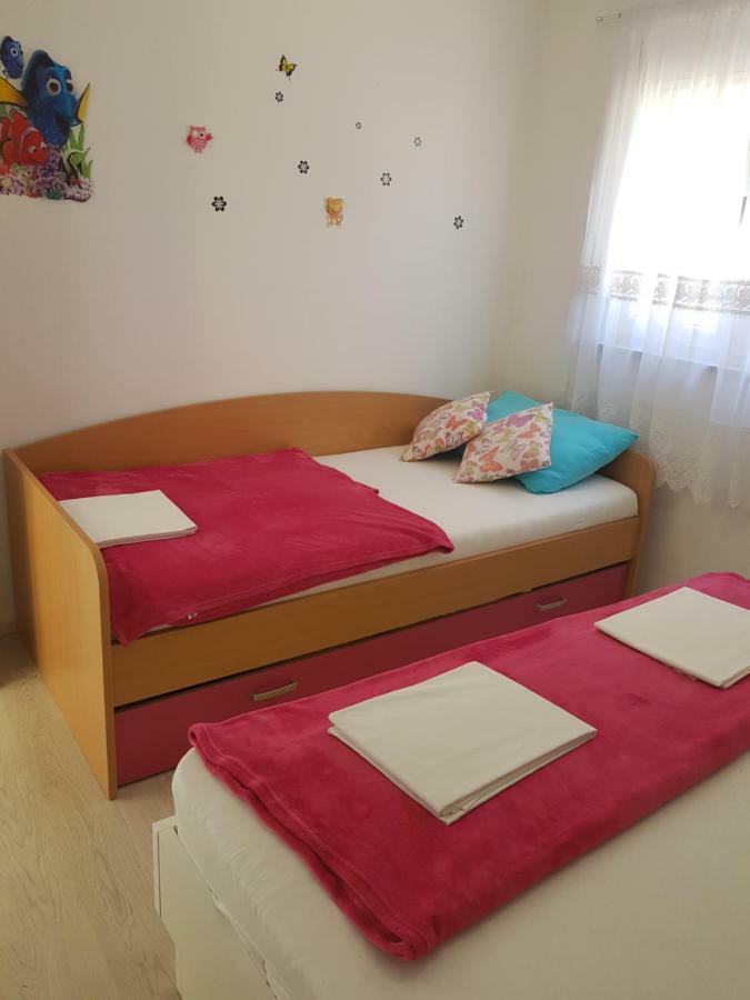 Apartment Mimosa Vir Buitenkant foto